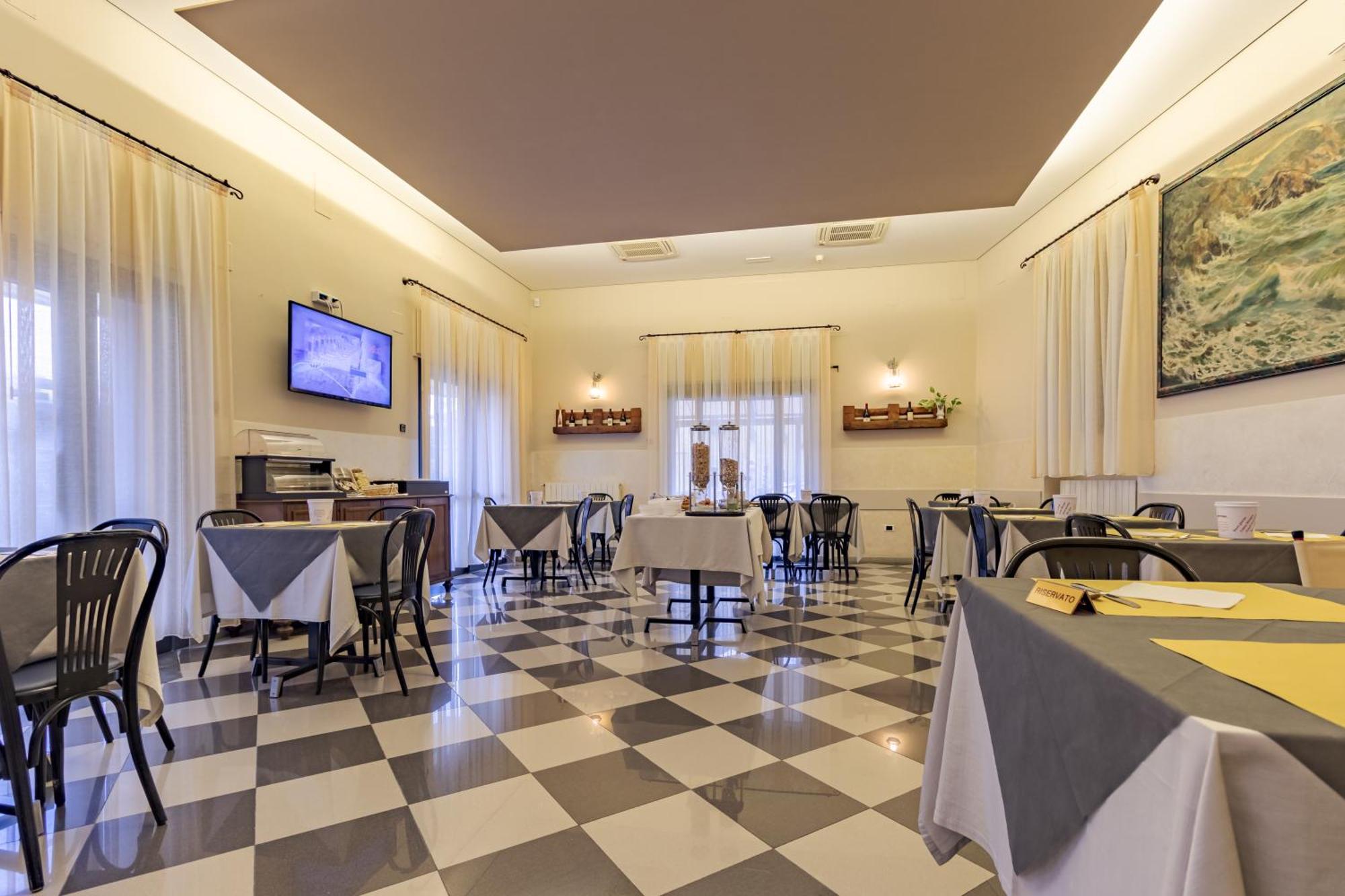 La Marina 3*